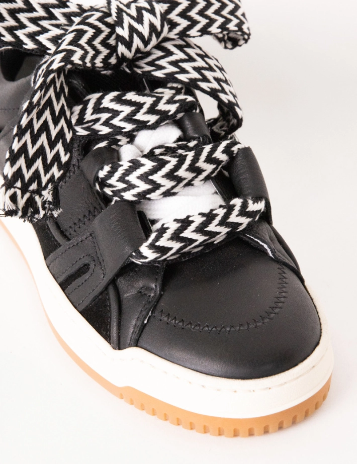 Baskets Inna B328 Noires Lacets Rayés