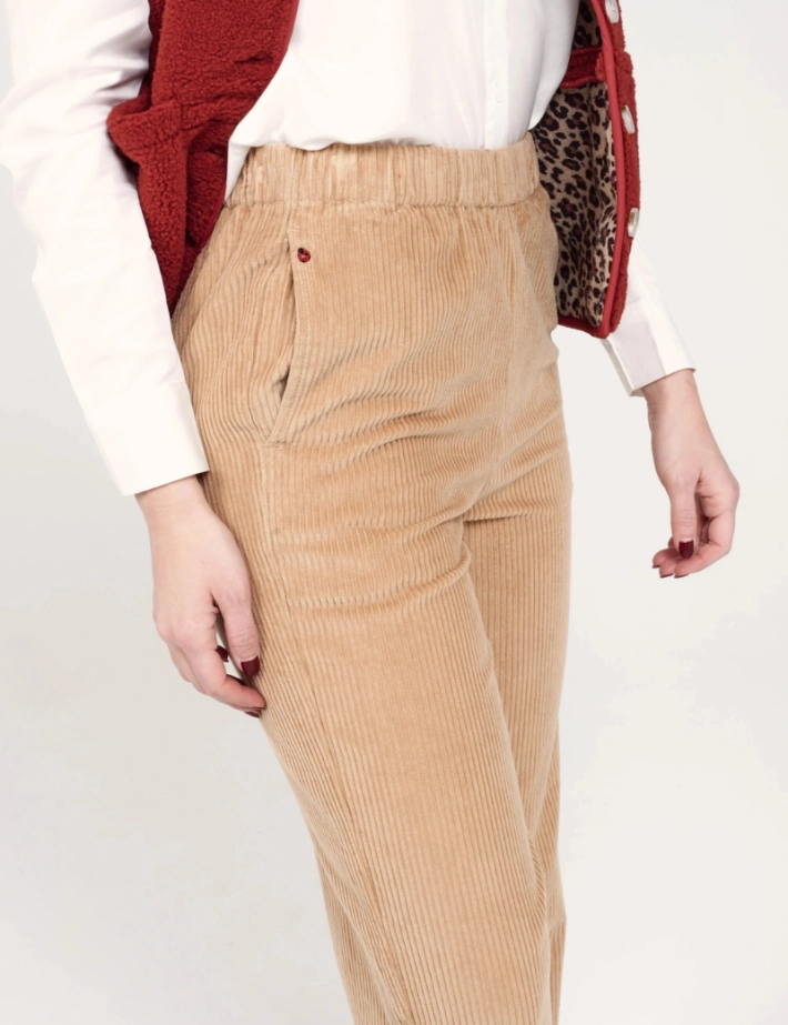 FAM Paris Jean Mom Confort en Velours Camel