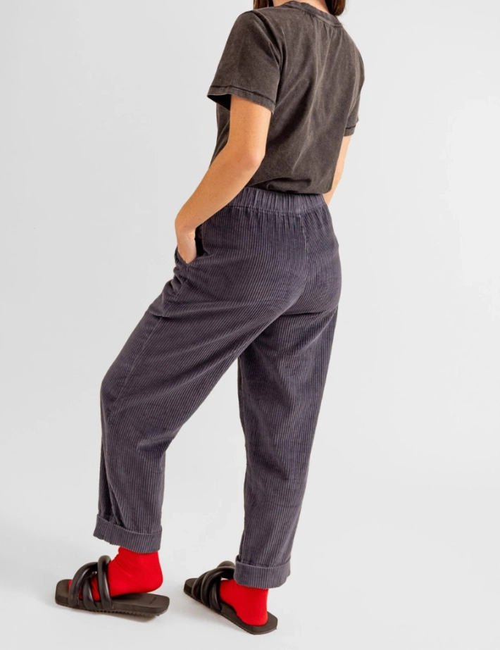 FAM Paris Jean Mom Confort en Velours Gris - 5
