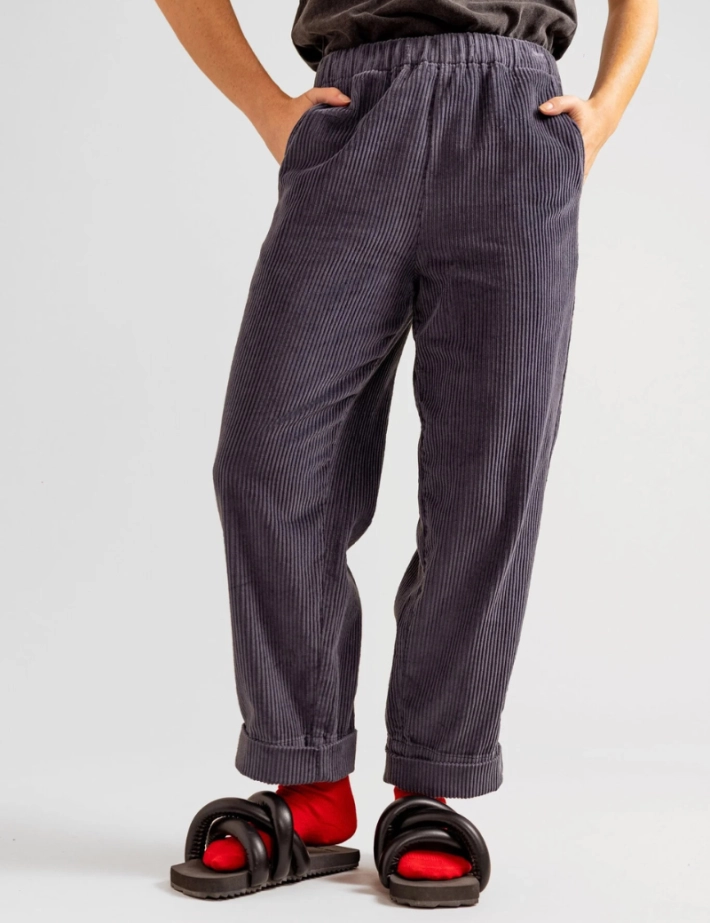 FAM Paris Jean Mom Confort en Velours Gris - 4
