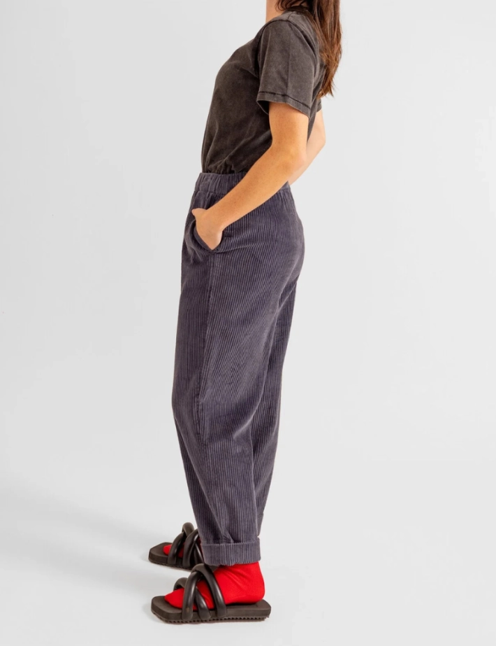 FAM Paris Jean Mom Confort en Velours Gris - 7