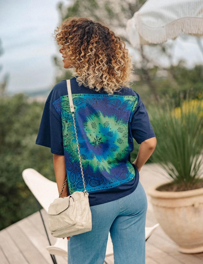 Adoré T-shirt Femme Oversize Dessin au Dos Carmen Marine - 4