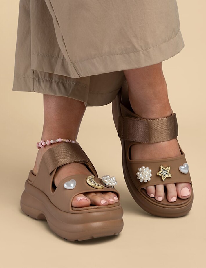 Crocs Sandales Compensées Femme Soho Double Bride Camel - 2